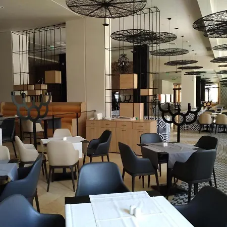 In Royal 5 Pool View ساني بيتش