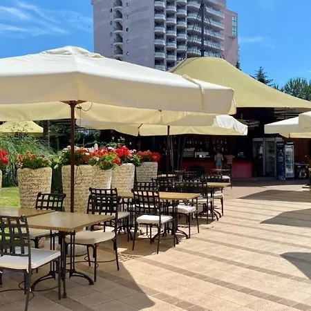 In Royal 5 Pool View סאני ביץ'
