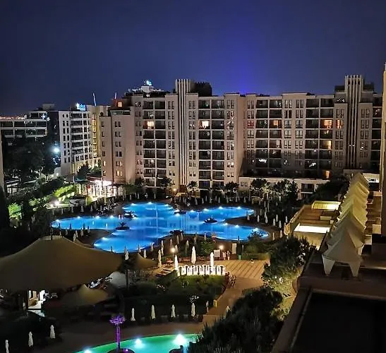 In Royal 5 Pool View Апартаменты