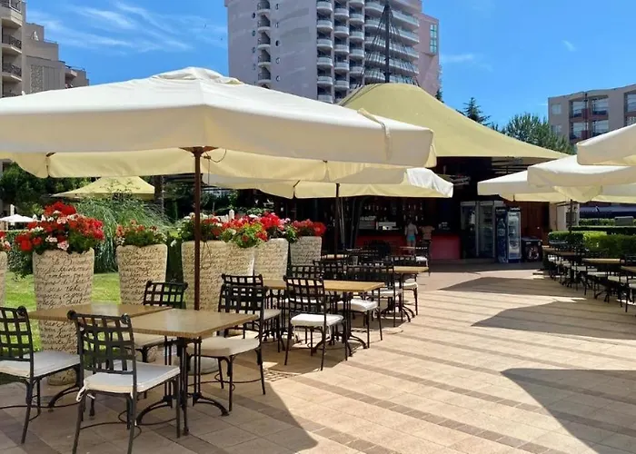 In Royal 5 Pool View Солнечный берег