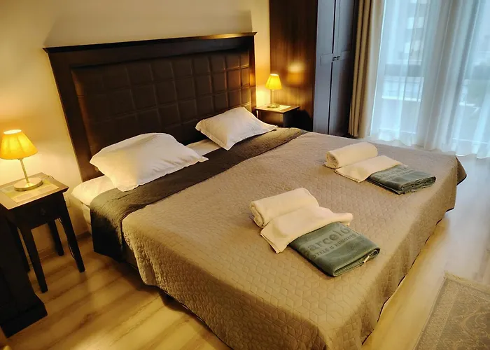 In Royal 5 Pool View Apartment