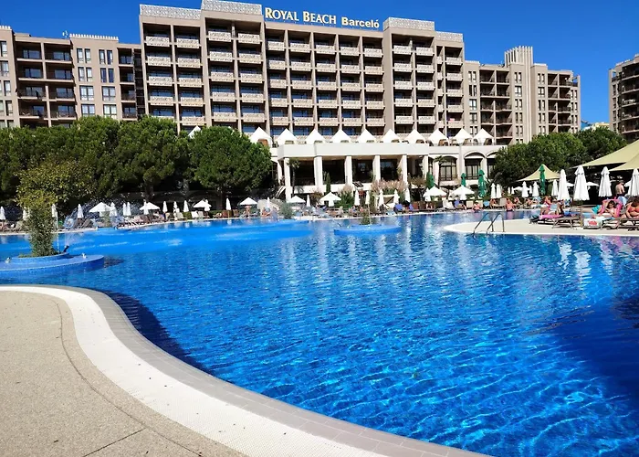 In Royal 5 Pool View Apartment