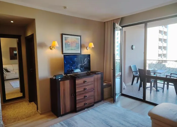 In Royal 5 Pool View