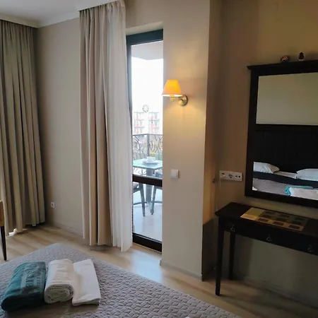 In Royal 5 Pool View *