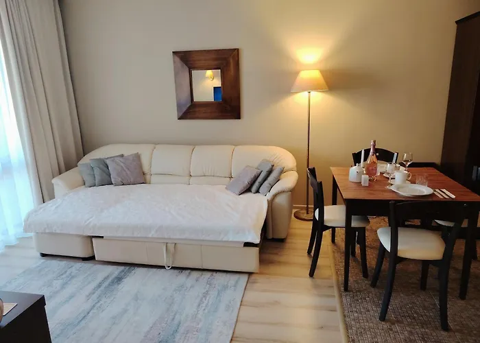 In Royal 5 Pool View