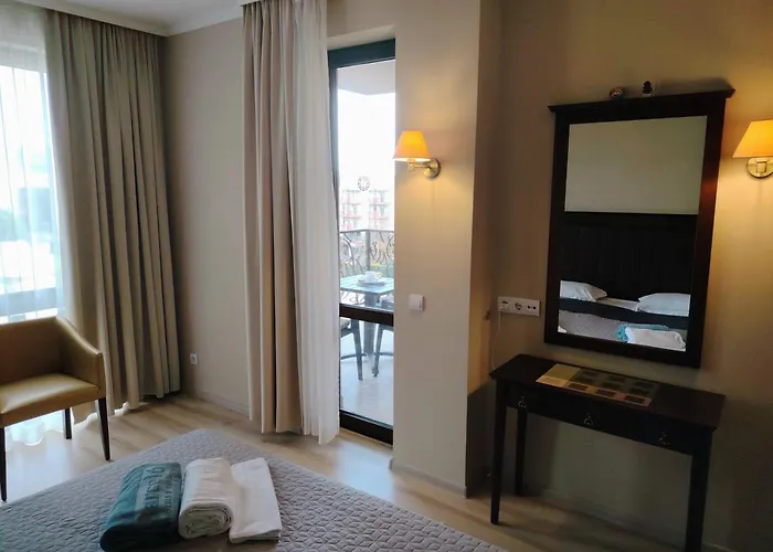 In Royal 5 Pool View *